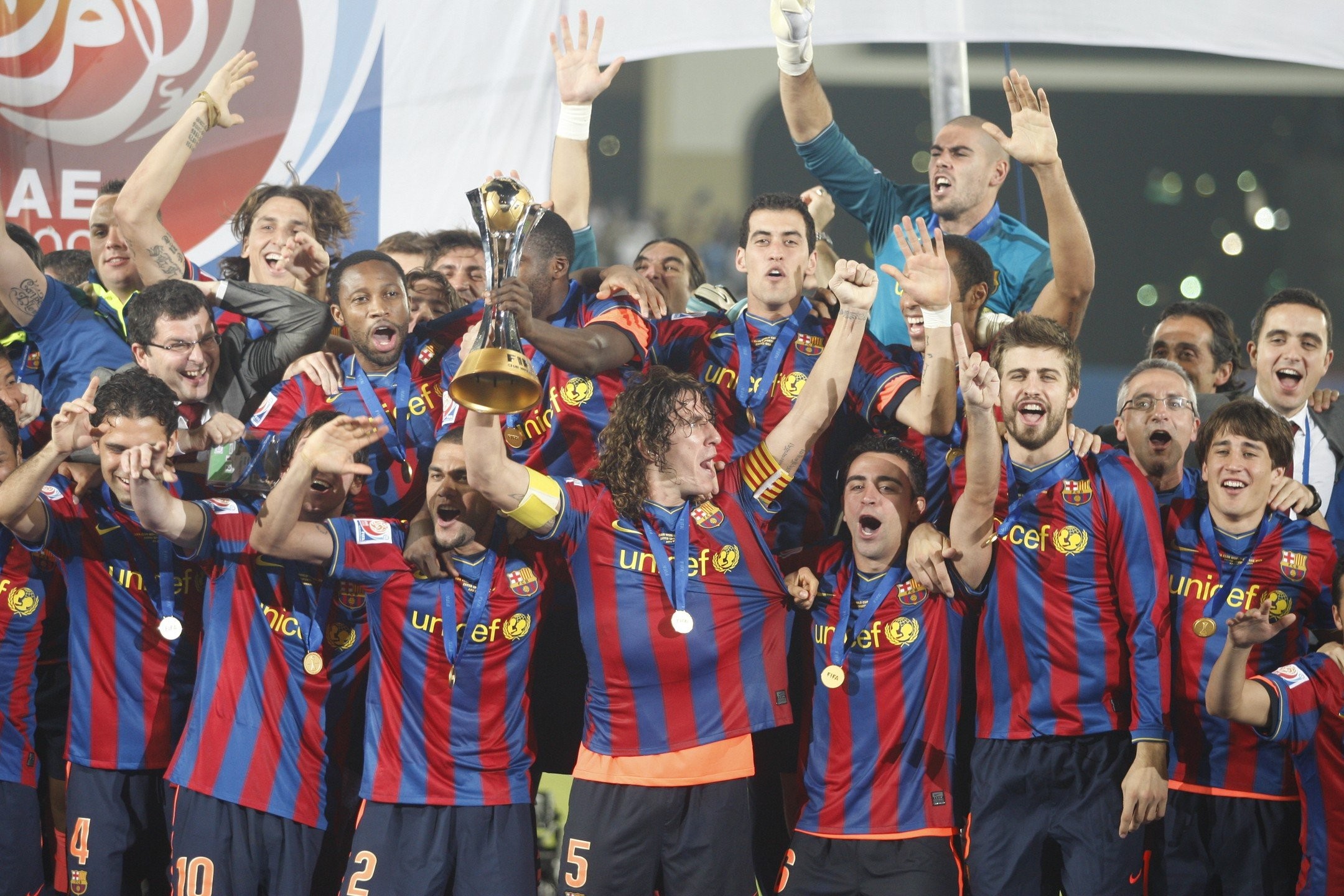 包含西欧球队斗志昂扬，获得胜利挺进四强的词条