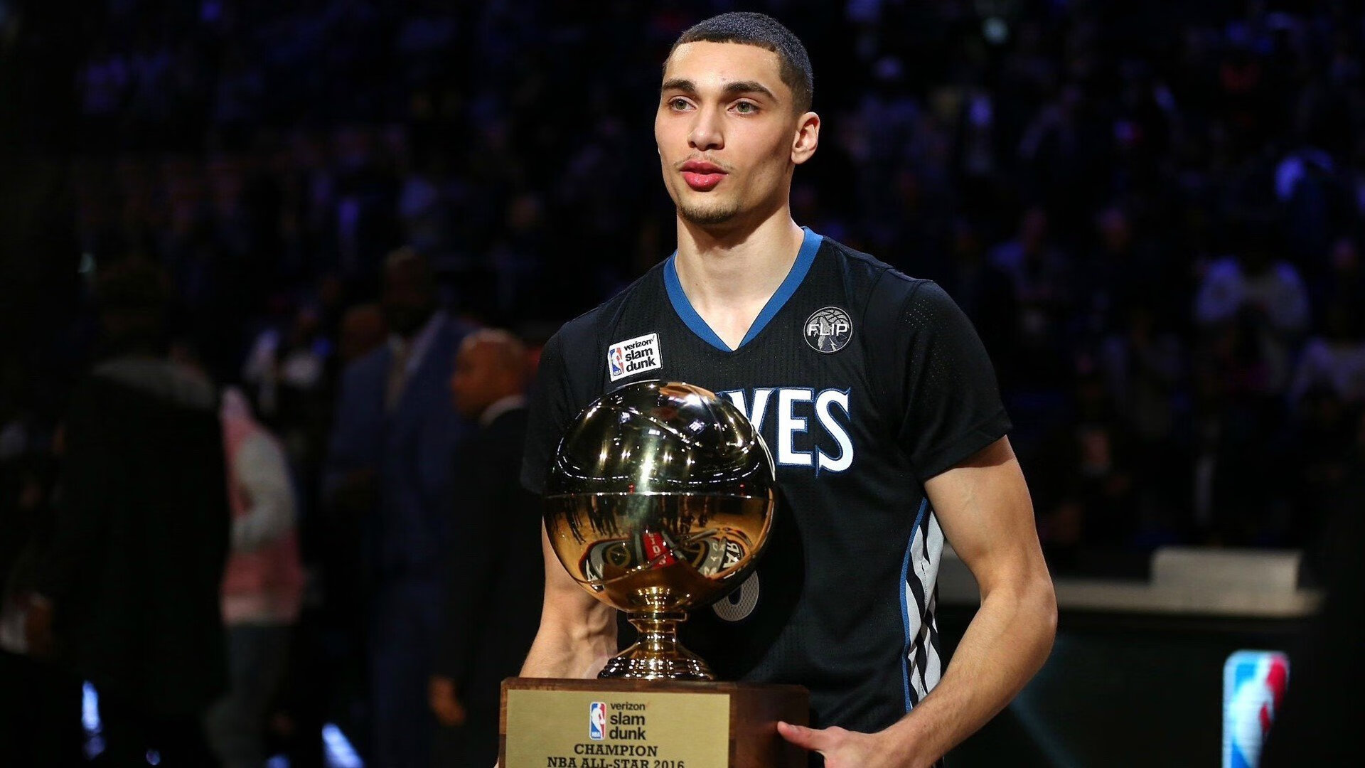 浓眉成为全场焦点，老鹰正面击溃浙江队