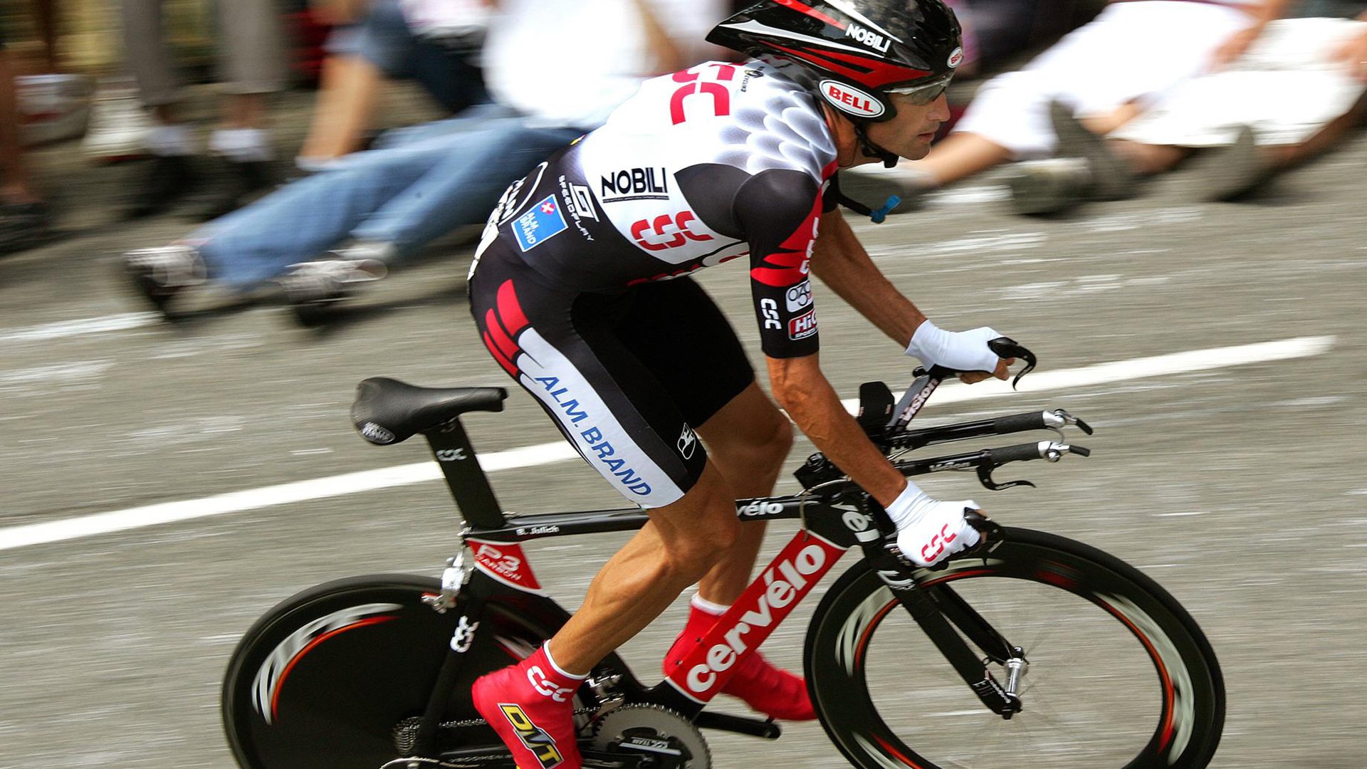狮啸马拉卡纳，当喀麦隆血洗桑巴军团，莱万多夫斯基完成最疯狂的致命一击